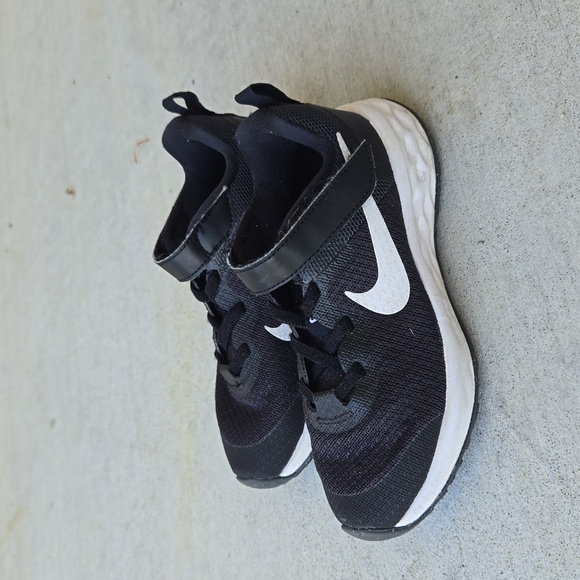 Nike Other - Nike Kids Black and White Sneakers
